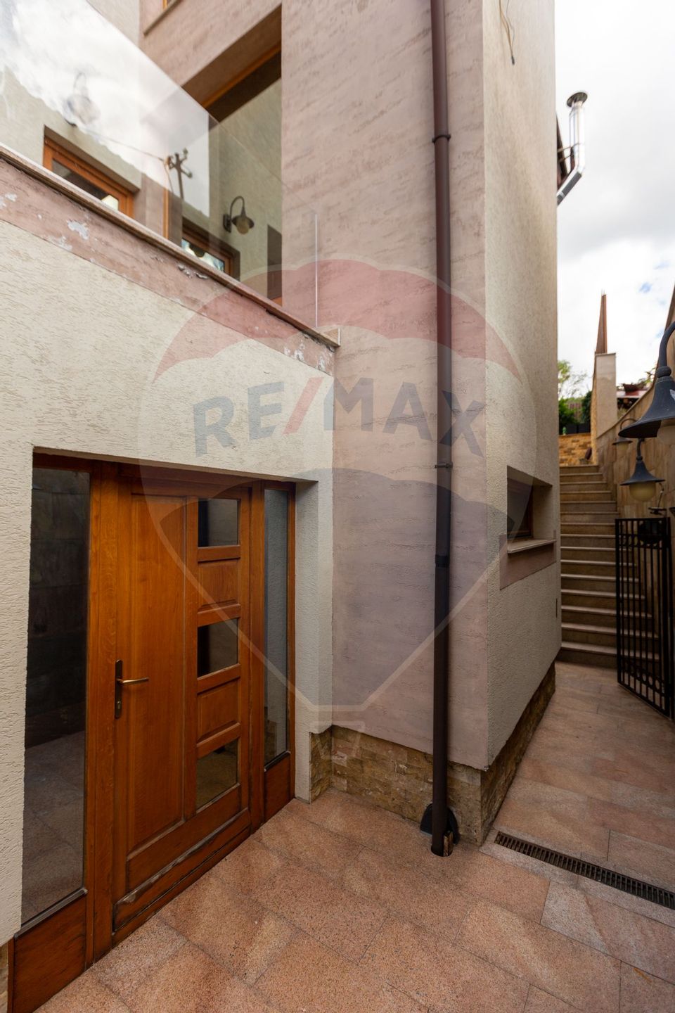 Casă spectaculoasă în Mediaș – reședința antrenorului Cristi Pustai