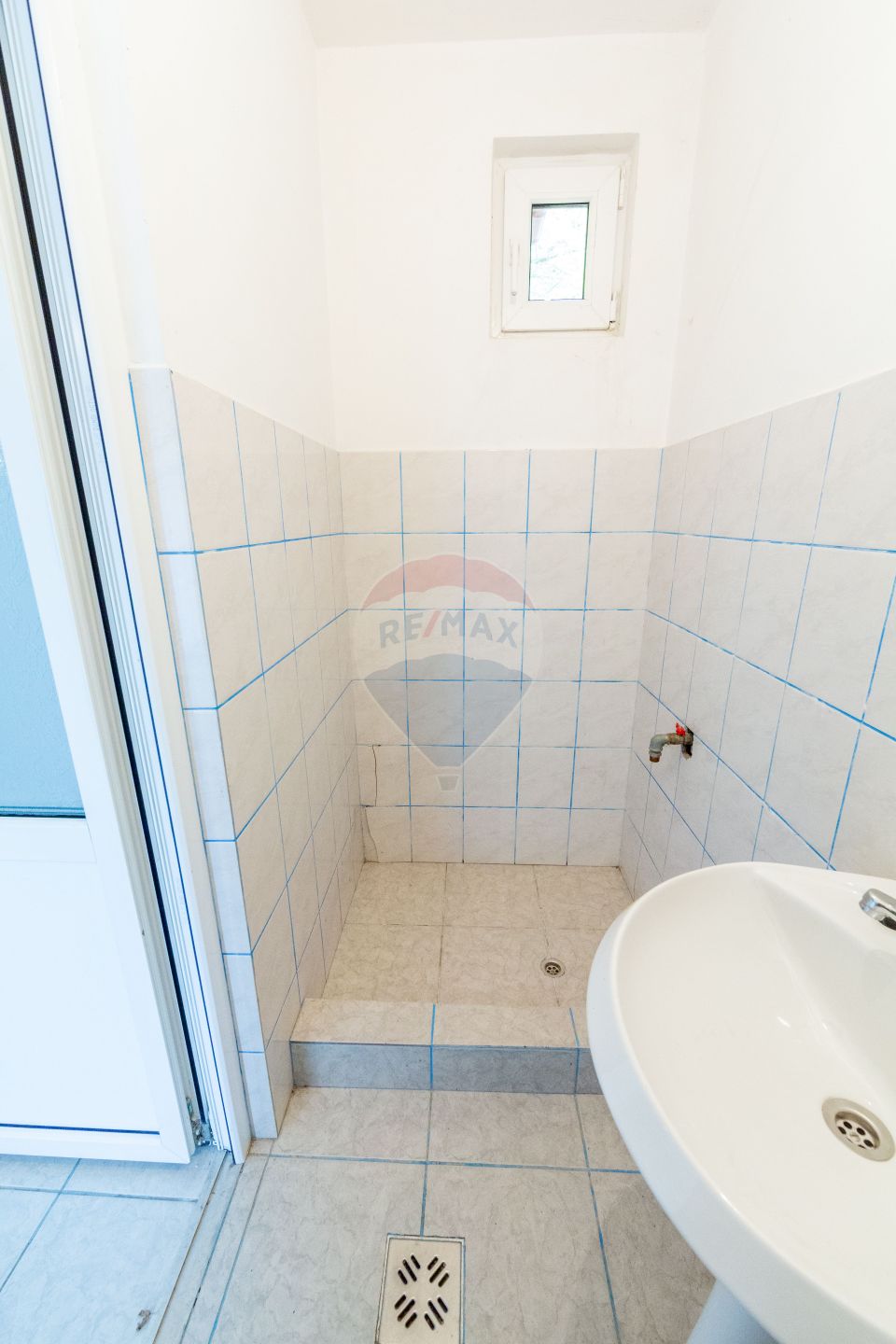 Două Case, O Singură Oportunitate – Viață Liniștită la Țară