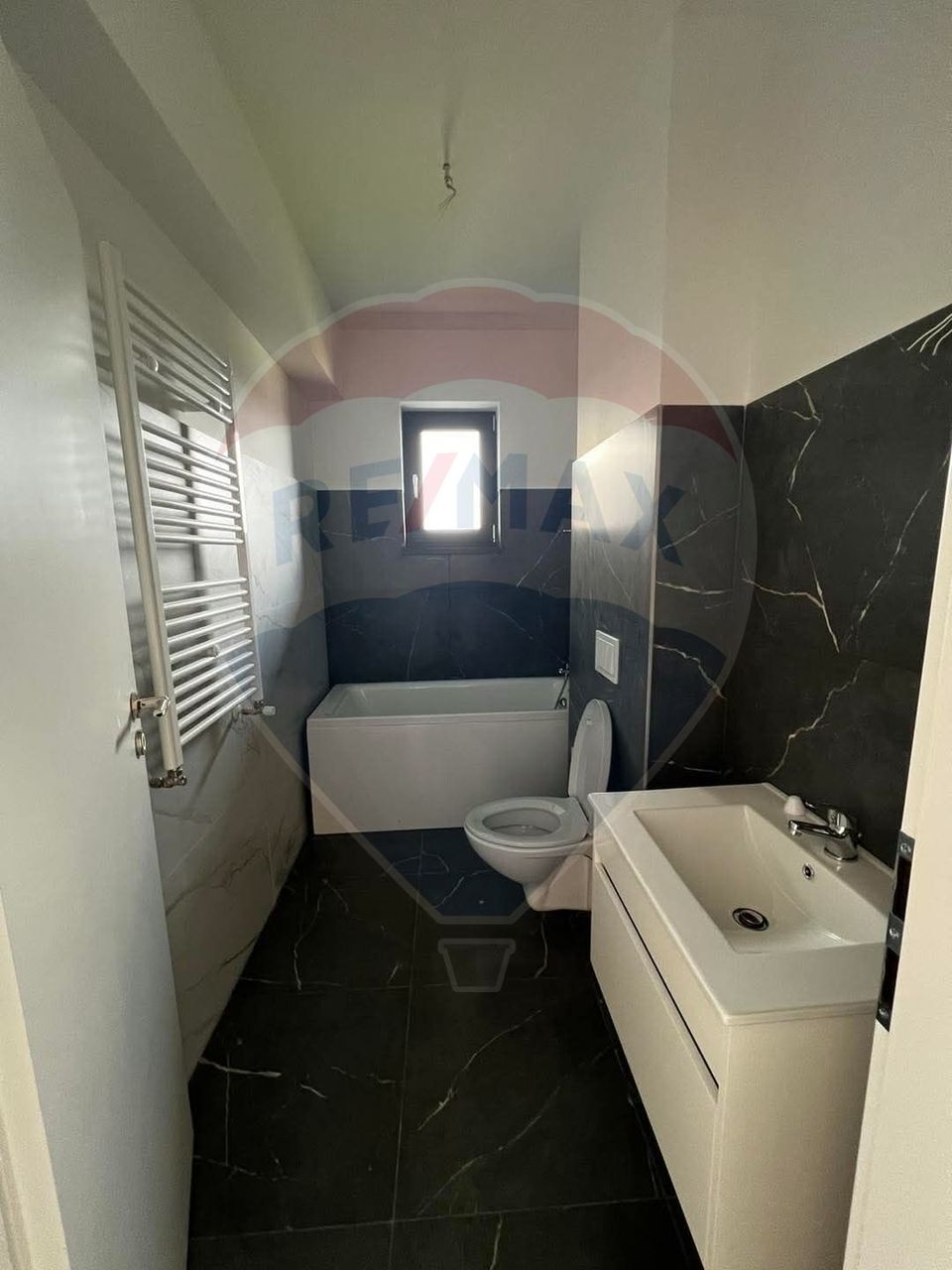 Apartament cu 2 camere de închiriat in bloc nou Valcom Residence III