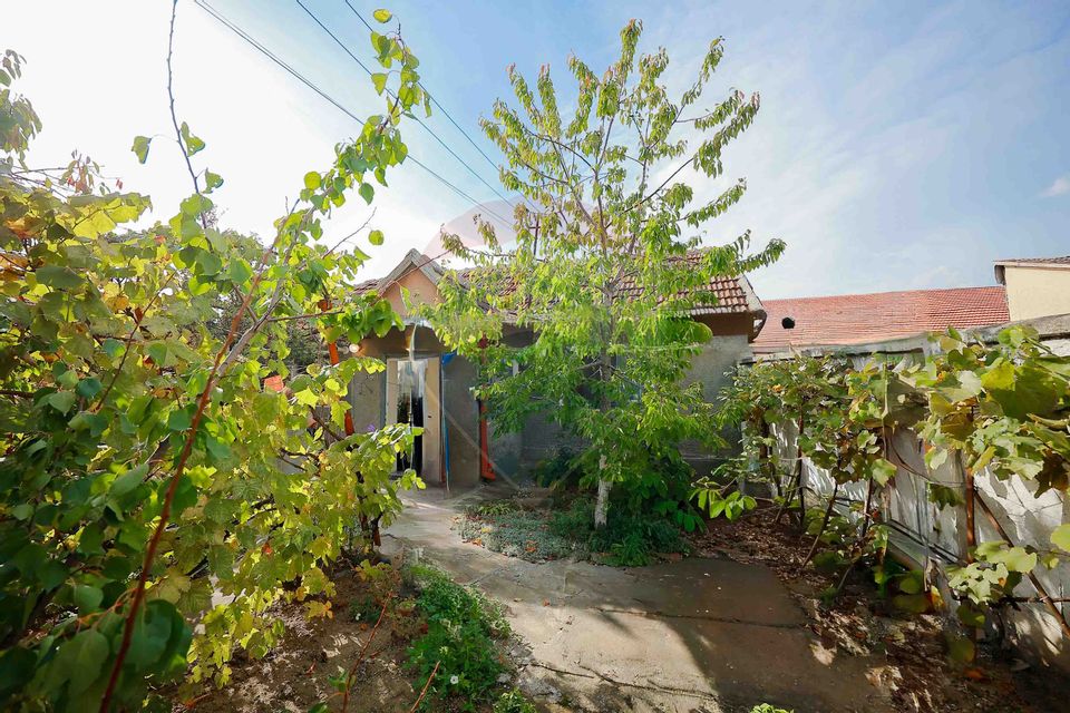 Casă cu 2 camere de vânzare în zona Ioșia Strada Arțarilor