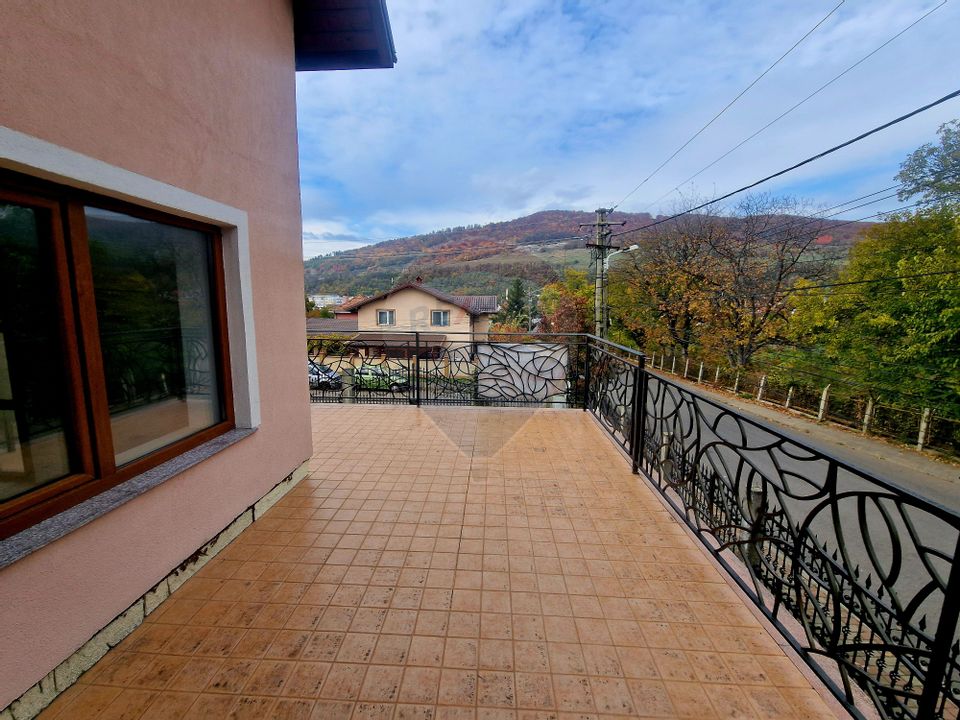 5 room House / Villa for sale, Darmanesti area