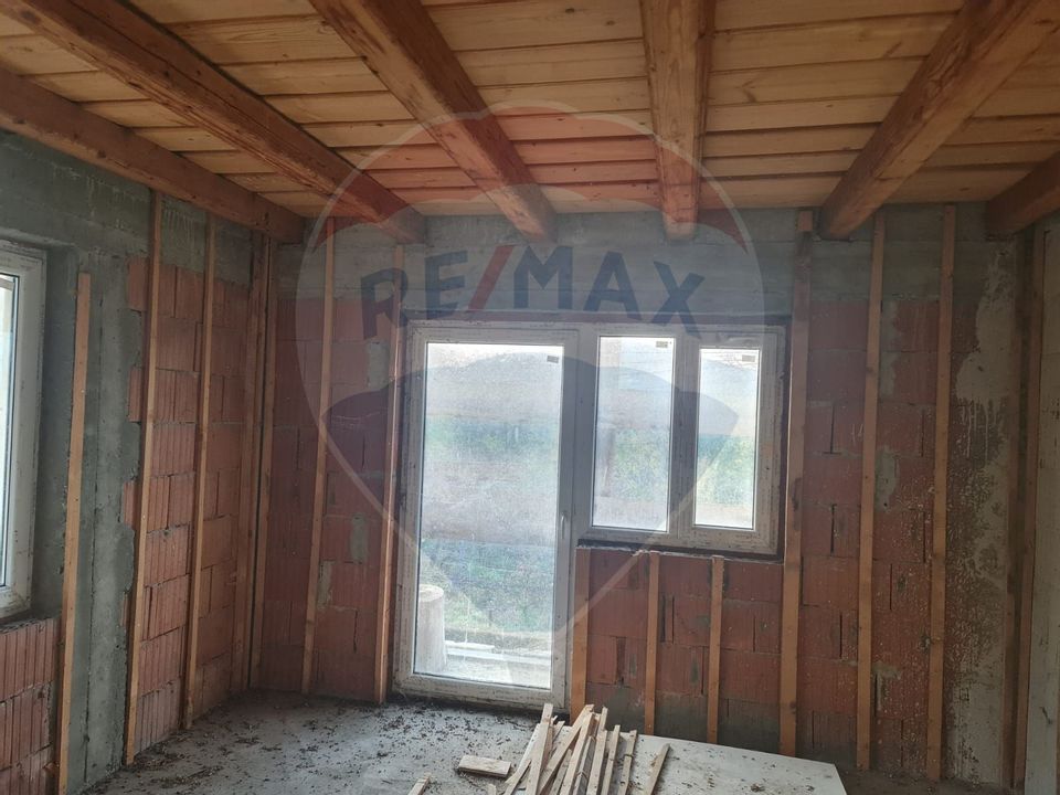 Casă / Vilă cu 9 camere de vânzare in Garleni