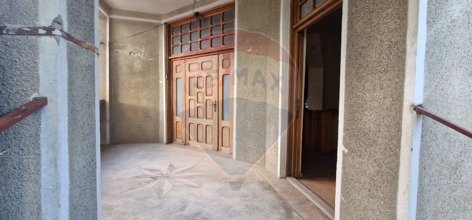 Vilă S+P+1E+M cu 7 camere de vânzare în TG. OCNA