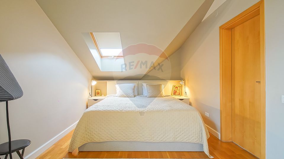 Vila moderna cu vedere spre padure Poiana Angelescu