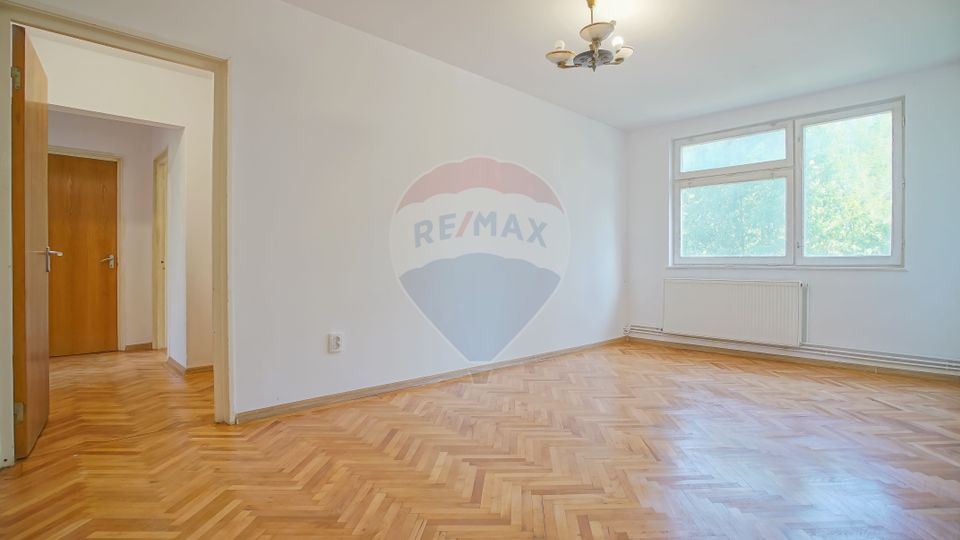 Apartament cu 3 camere de vânzare în Centrul Civic, B-dul Victoriei