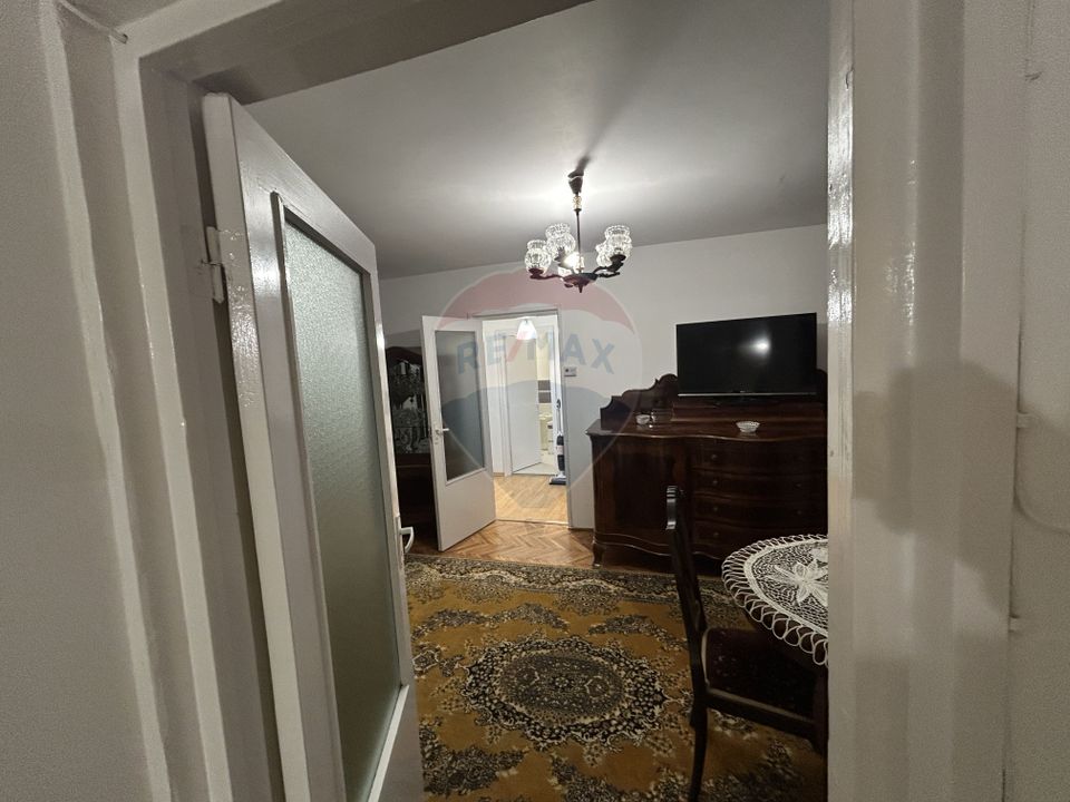 Apartament et. 1 cu 3 camere de închiriat str. V. Babes zona TBC