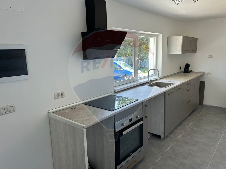 Casă renovată cu 4 camere în Urechești