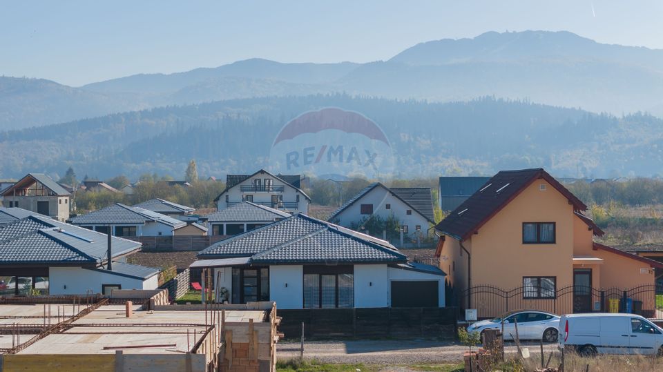 Vilă modernă, cu garaj, panouri și pompă de căldură, Cristian