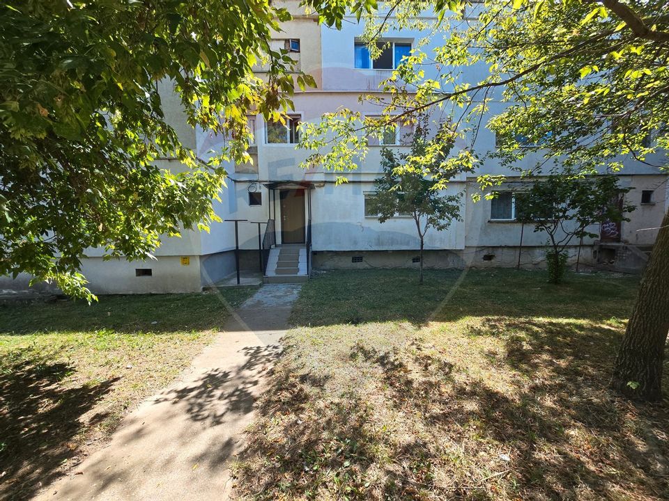Apartament 3 camere de vânzare la parter, zona Nord - Fiald