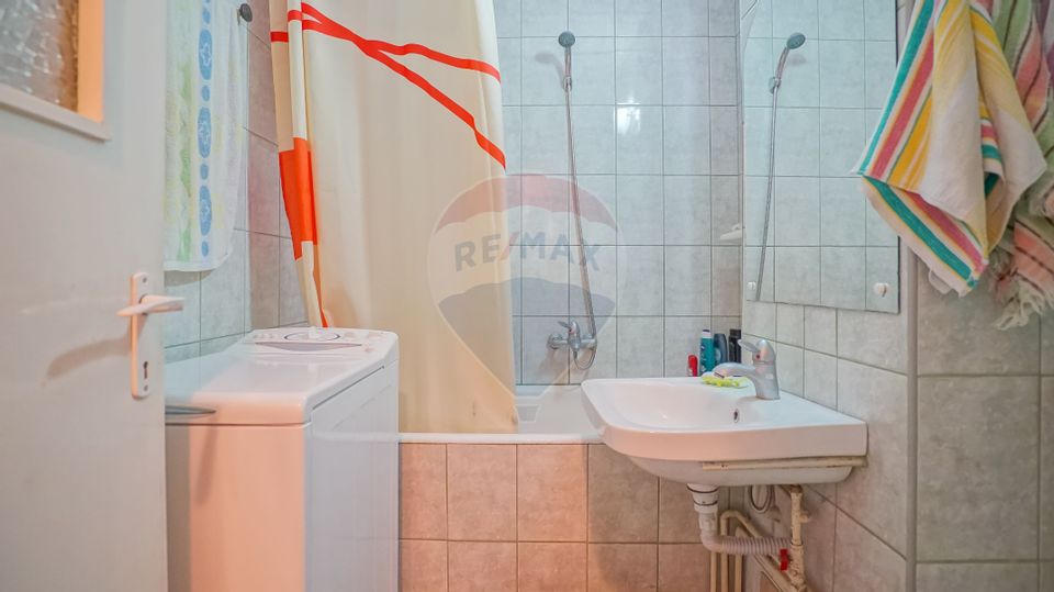REZERVAT!! Apartament cu 3 camere de vânzare, zona Vlahuta