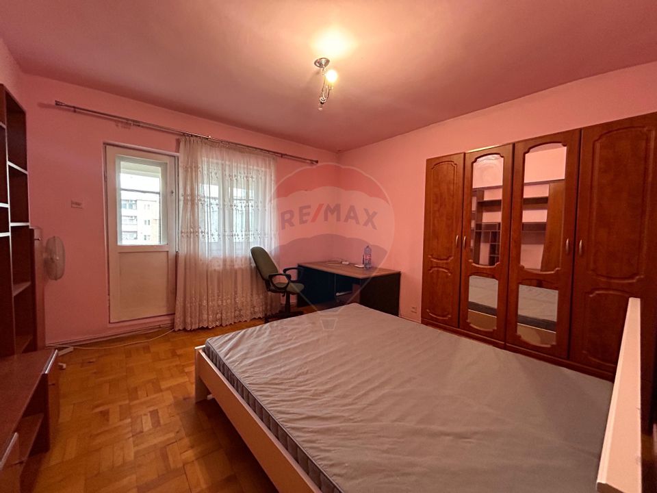 Apartament cu 3 camere de închiriat în zona Calea Severinului