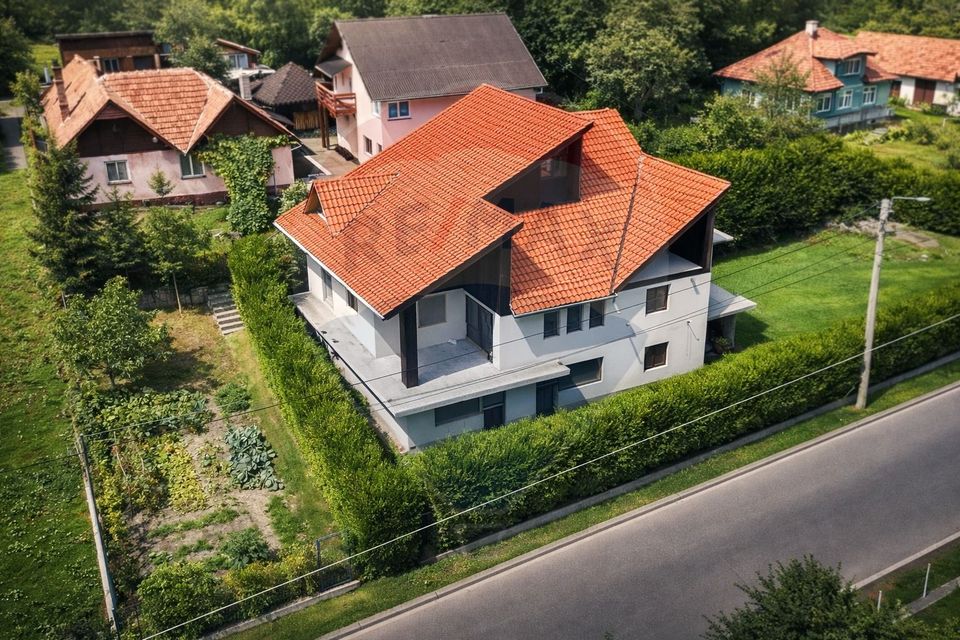 8 room House / Villa for sale