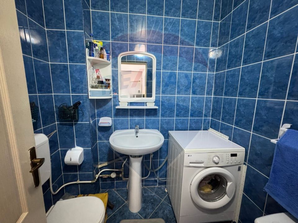 Apartament de vanzare - 4 camere- decomandat-Bistrita Lac