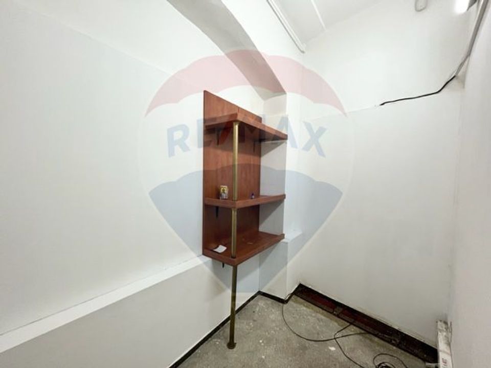 97sq.m Commercial Space for rent, Ultracentral area