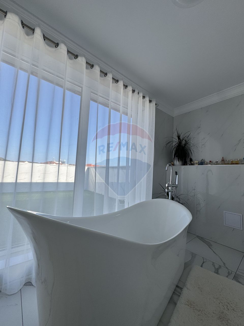 4 room Apartment for sale, Central area