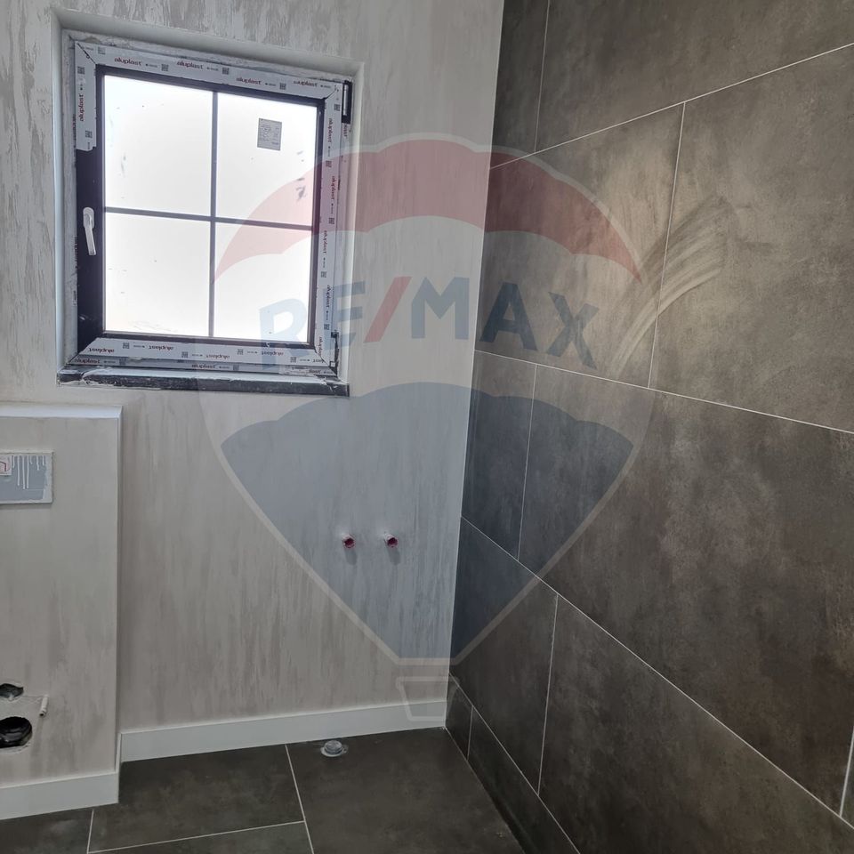 DE VANZARE Vila tip Quadruplex OTOPENI