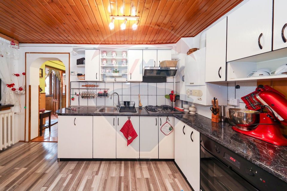 Apartament cu 3 camere, in casa,  în zona Centrul Istoric!