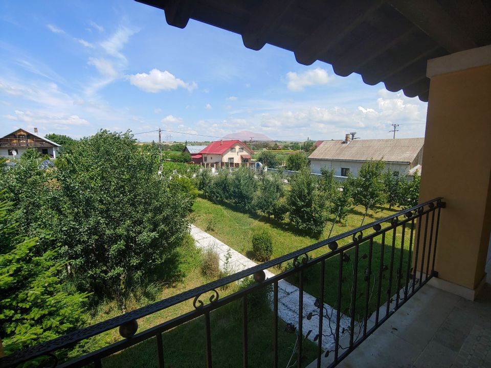 Casă / Vilă de lux cu 5 camere de vânzare în Vadu Moldovei, Suceava