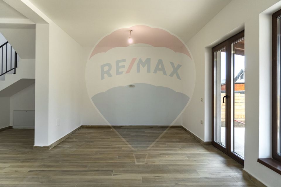 4 room House / Villa for sale