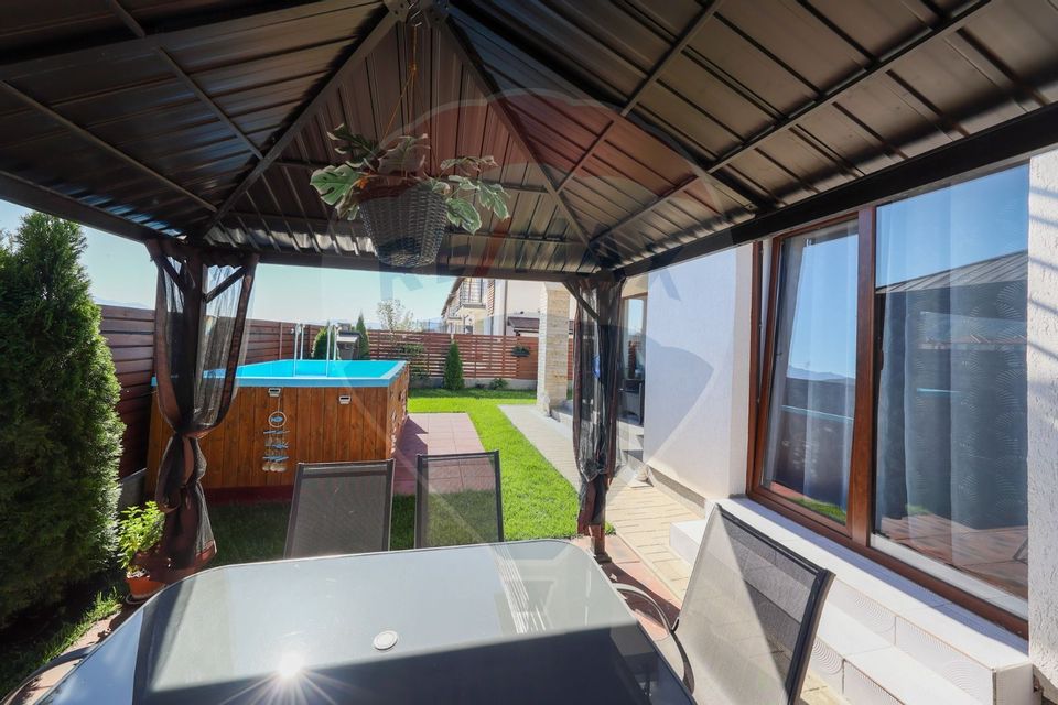 Vila mobilata modern, piscina, zona de interes Ghimbav!