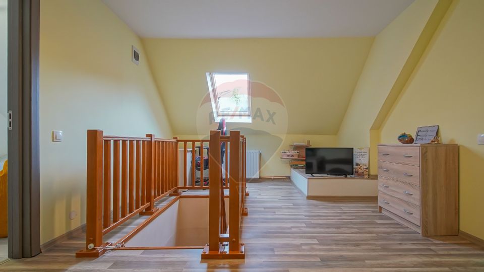 Casa individuala cu doua corpuri, teren 1000mp