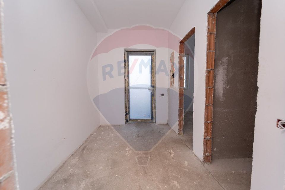 Casă Modernă de Vânzare în Sânpetru