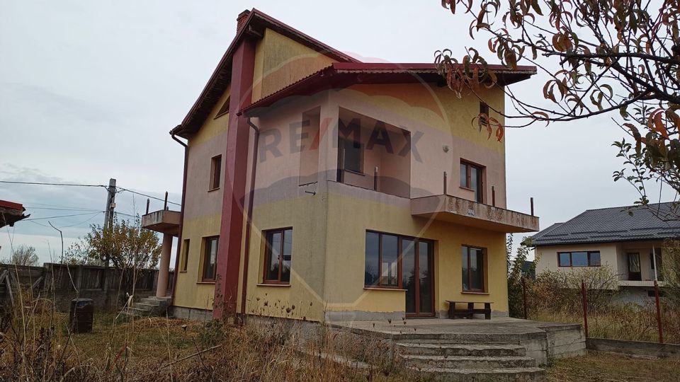 5 room House / Villa for sale