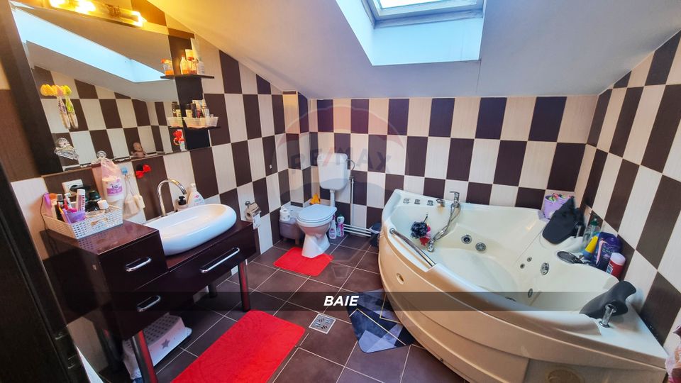 Casă / Vilă cu 5 camere de vânzare în zona Orasul Vechi