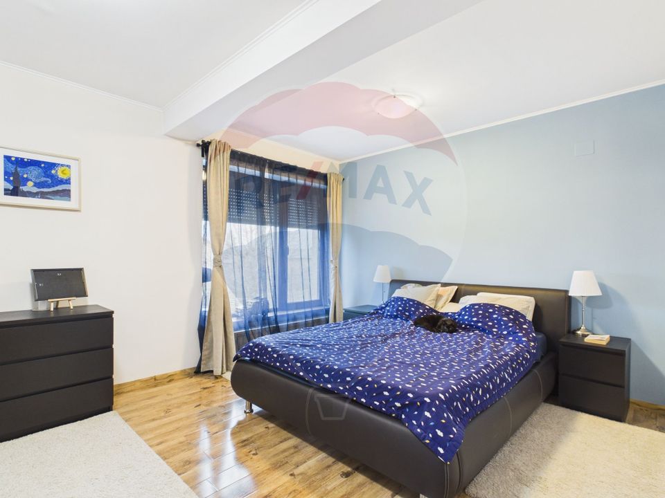 Modern villa 2011, with 5 rooms, 500sqm courtyard and garage