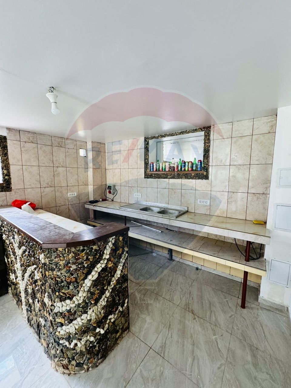 Hotel / Pensiune cu 9 camere de închiriat în zona Est