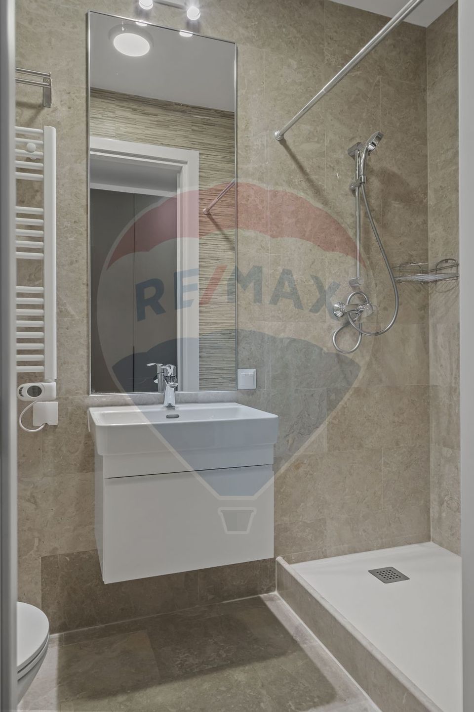 Bright 3-room apartment, underground parking in Luxuria Residence