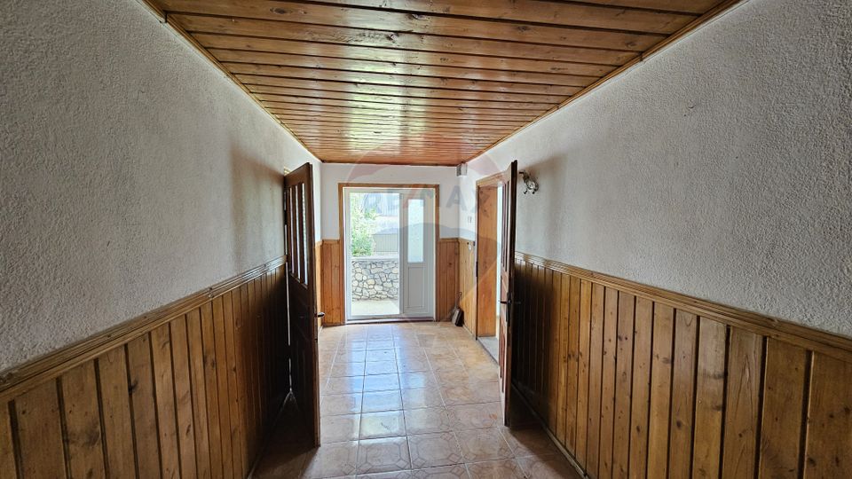 Casă  cu 3 camere, teren intravilan de 1300mp în Ipotești Tișăuți, SV