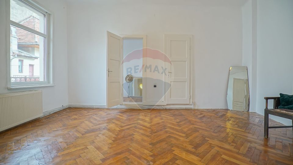 Investiție Centrul Istoric! Apartament 4 camere, 2 băi, 2 intrări