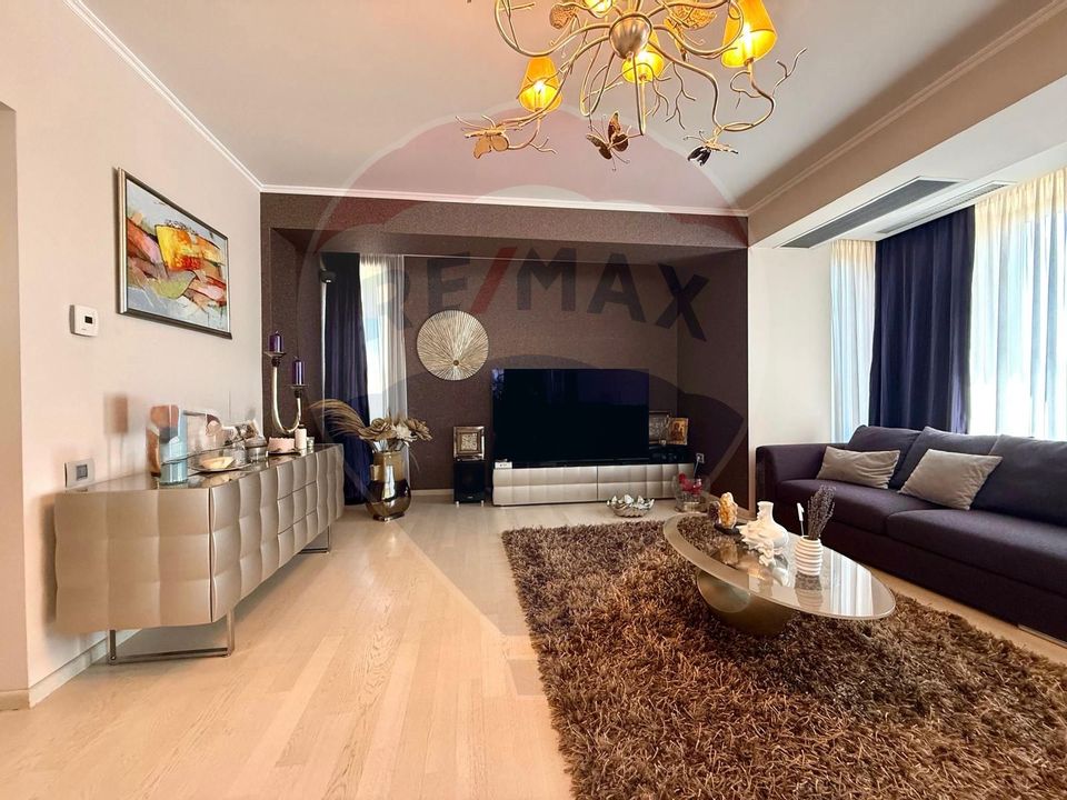 Vila cu piscina si teren 2350mp de vanzare in Mamaia Sat