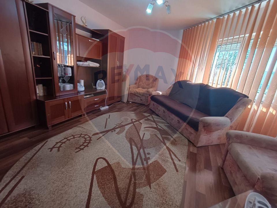 Apartament cu 2 camere  decomandat zona 300