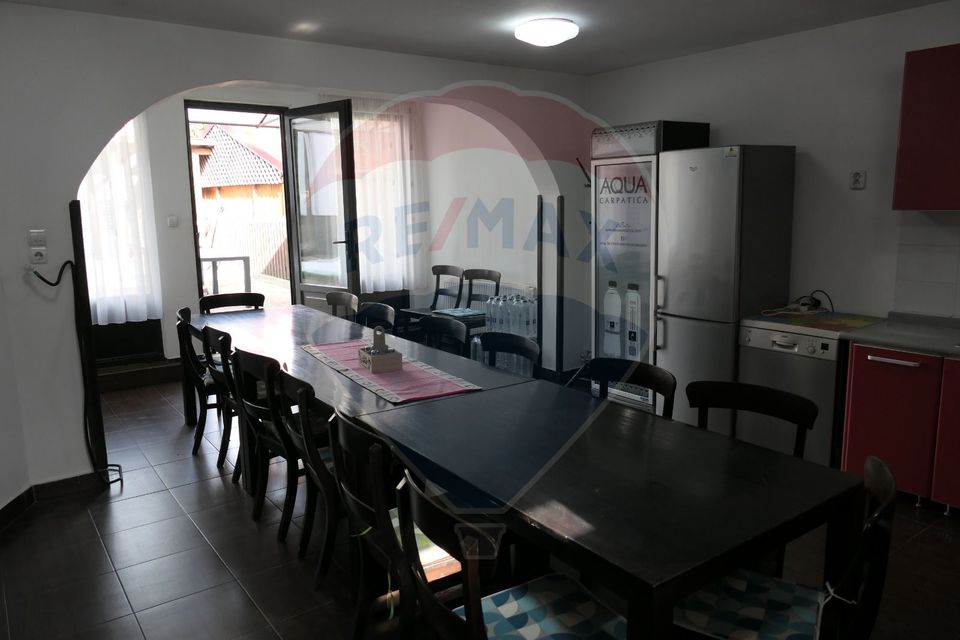 Vilă cu 10 camere de vânzare în zona Centrala