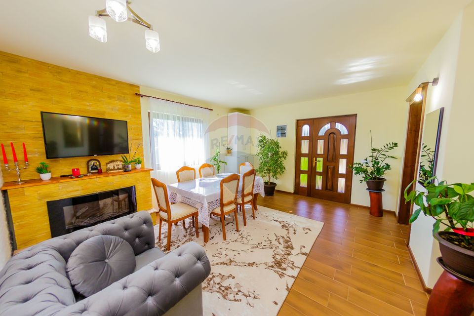 Casă cu 3 camere de vânzare