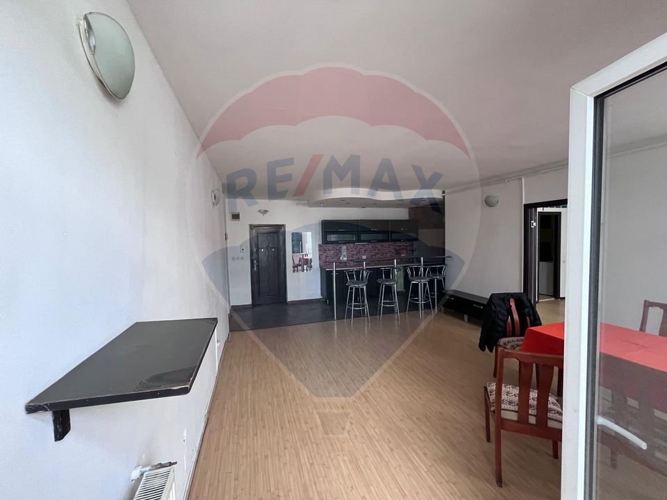 Apartament cu 3 camere de vânzare