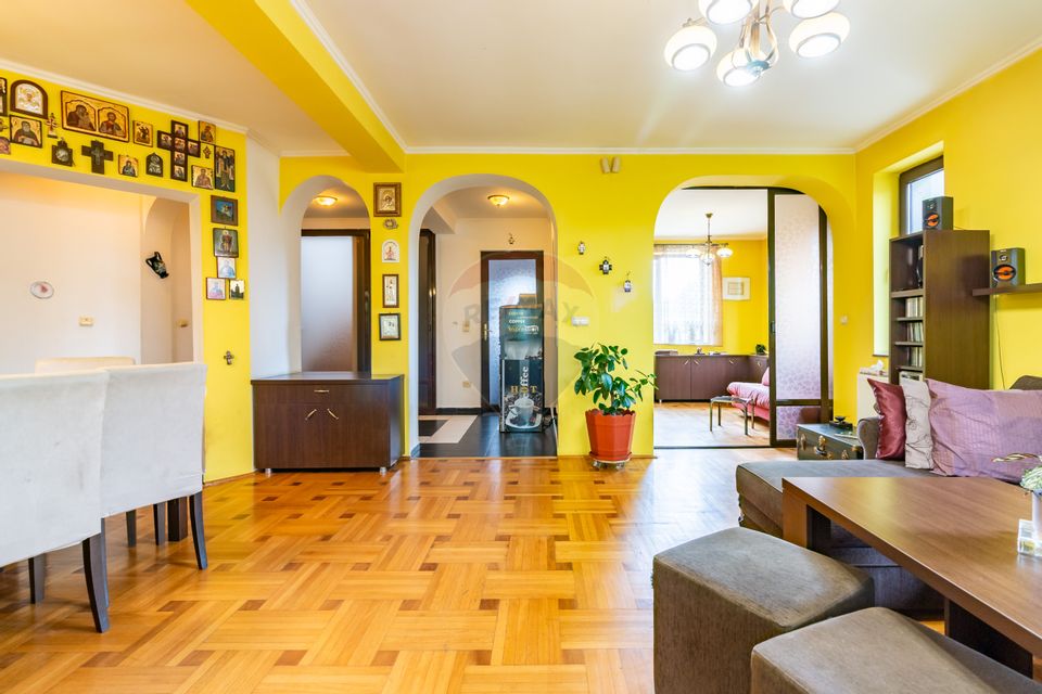 5 room House / Villa for sale