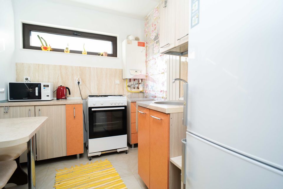 Apartament cu 3 camere de vânzare în zona Nicolina