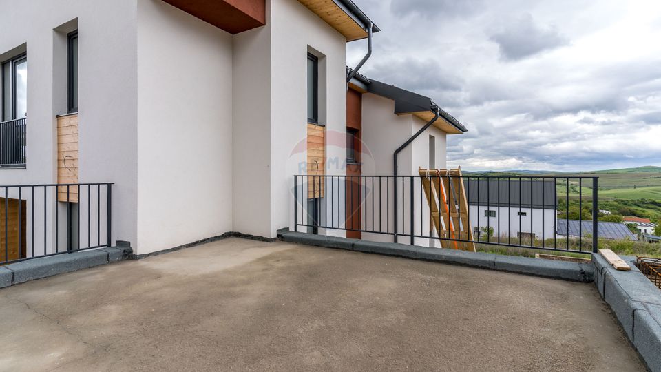 Casa individuala, arhitectura moderna, compartimentare eficienta