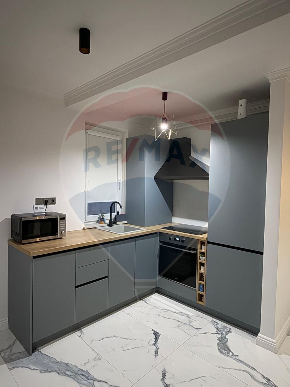 APARTAMENT etaj 1 -  LOC PARCARE-strada Salciei