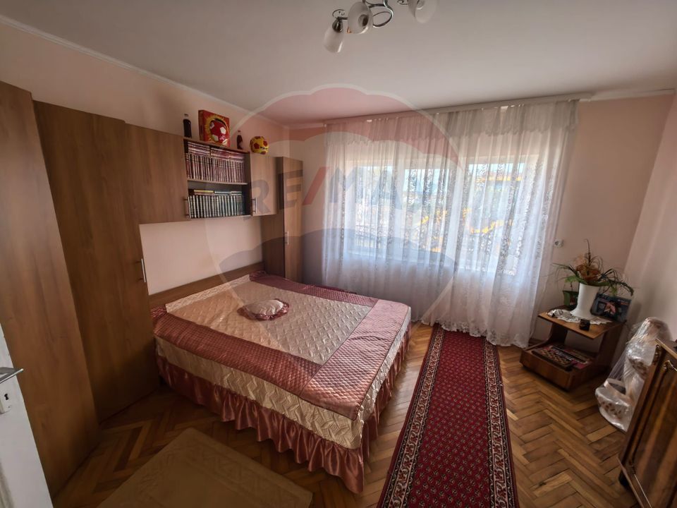 Casă spațioasă cu garaje în Seini | De Vanzare |