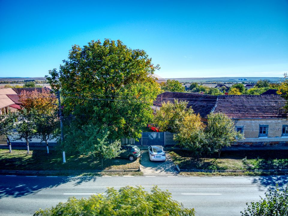 Casă cu potențial, teren generos, poziție bună, în Pișchia