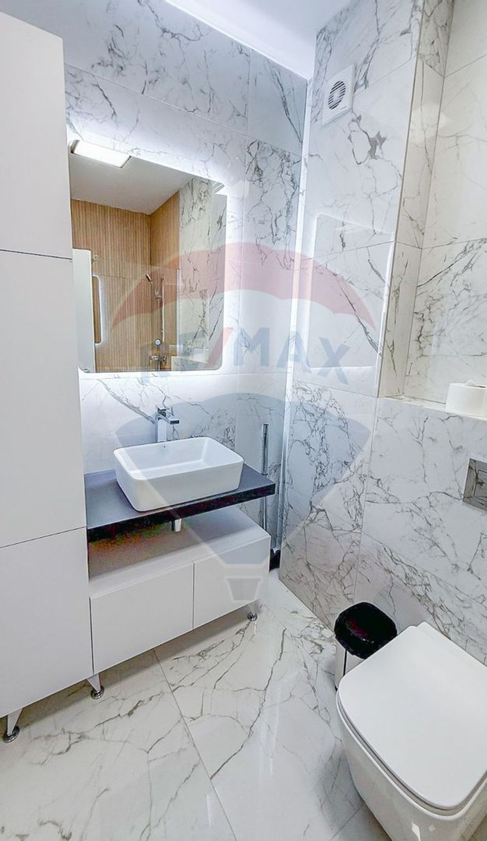 Apartament ultrafinisat cu 2 camere de inchiriat - Zona Decebal