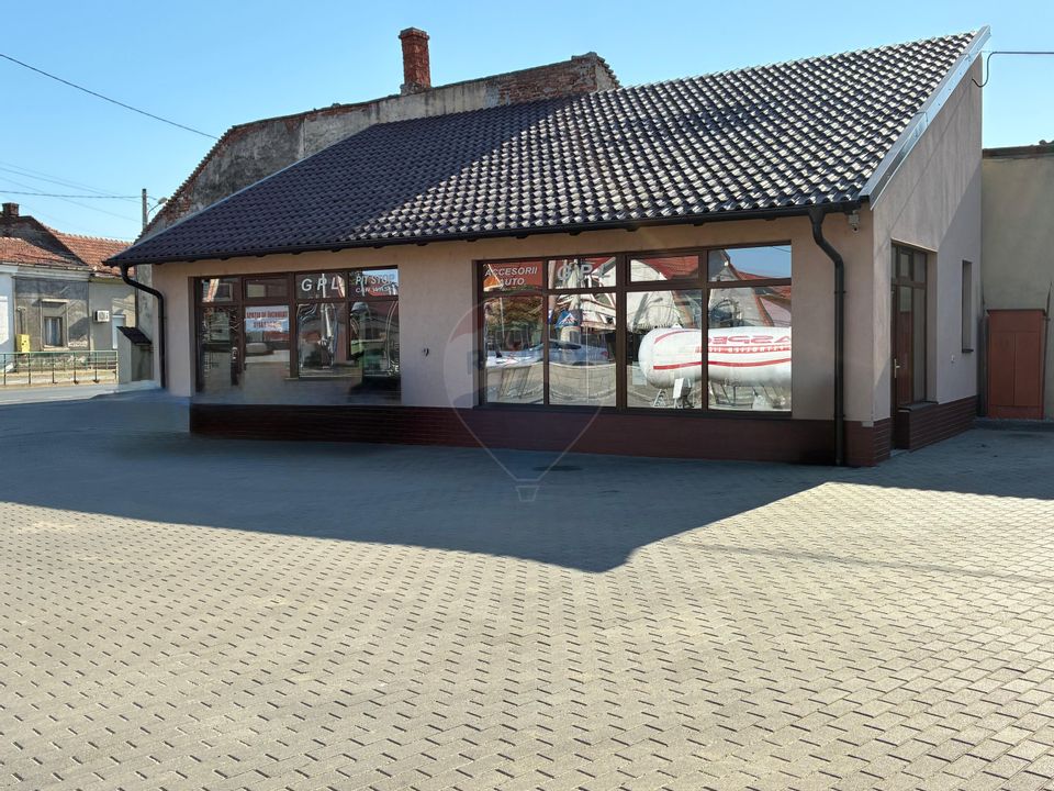 De închiriat spațiu comercial  + posibilitate preluare stație GAZ