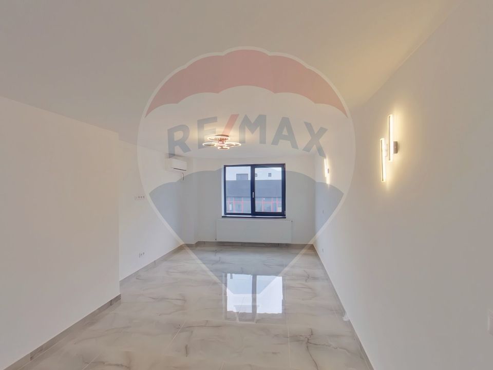 Apartament cu 4 camere de vânzare,  str. 1 Decembrie 1918