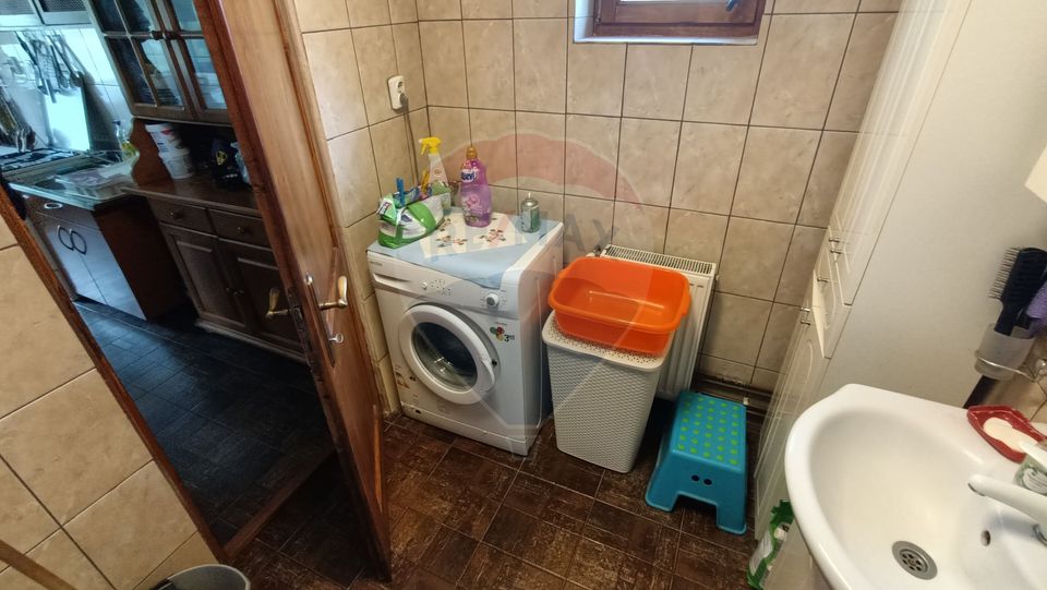 Casă de vânzare în stil vechi cu 3 camere si 3 arii în Cop. Manastur