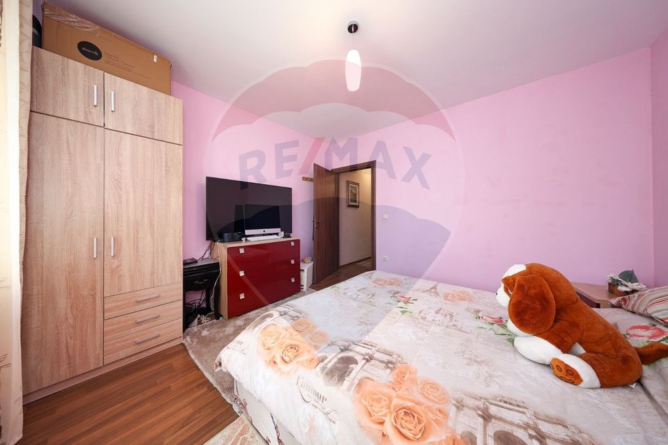 Apartament decomandat, 60 mp utili, 2 camere, debara, balcon!