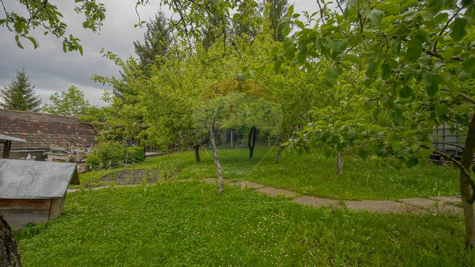 Casa individuala cu doua corpuri, teren 1000mp